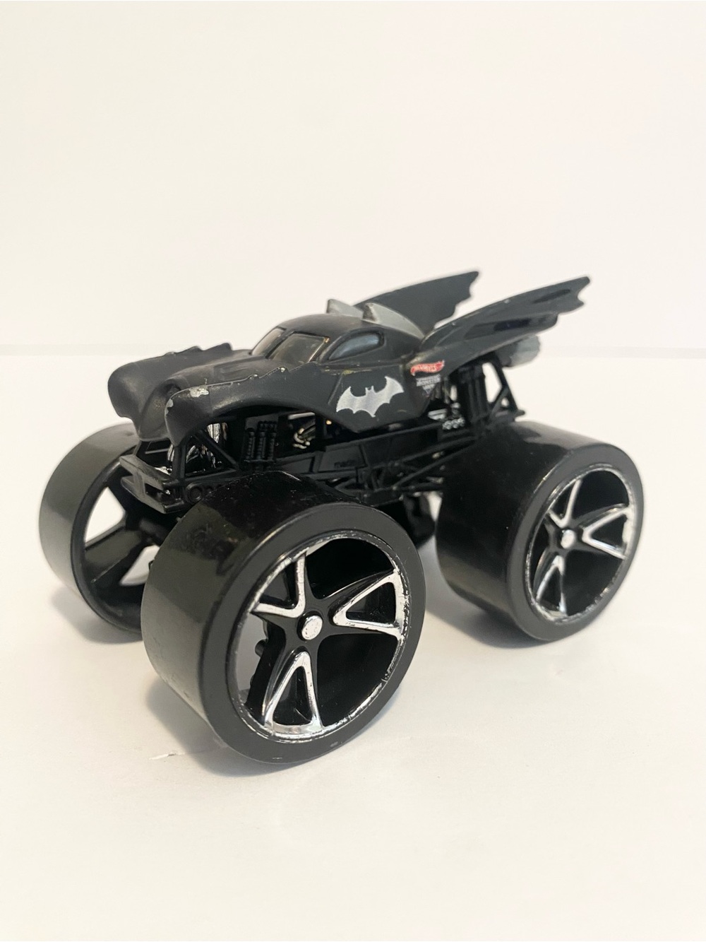 Monster Jam Truck DC Comics Batman 1:64 Car Vehicle Racing Champion